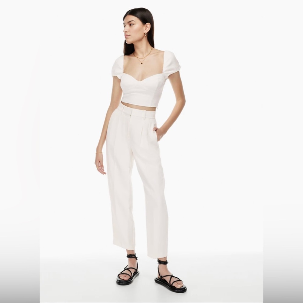Aritzia Wilfred Carrot Pant Size 00 in birch- in great condition!!